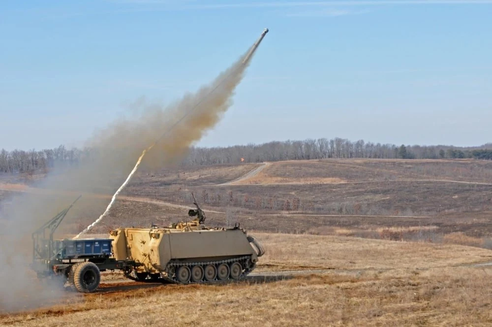 Ukraińcy szczególnie chcą kolejnych pojazdów M58 Mine Clearing Line Charge (MICLIC), które mogą rozminowywać pola minowe na odległość, choć i tak nie na tyle daleko, aby uniknąć trafienia