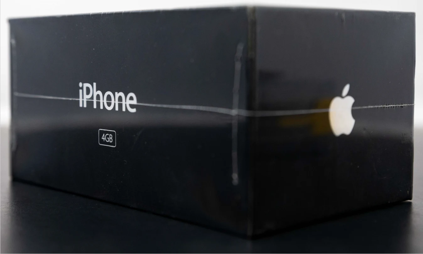 Nigdy nieodpakowany iPhone trafił na aukcję. Jego ostateczna cena przerosła oczekiwania Nigdy nieodpakowany iPhone trafił na aukcję. Jego ostateczna cena przerosła oczekiwania