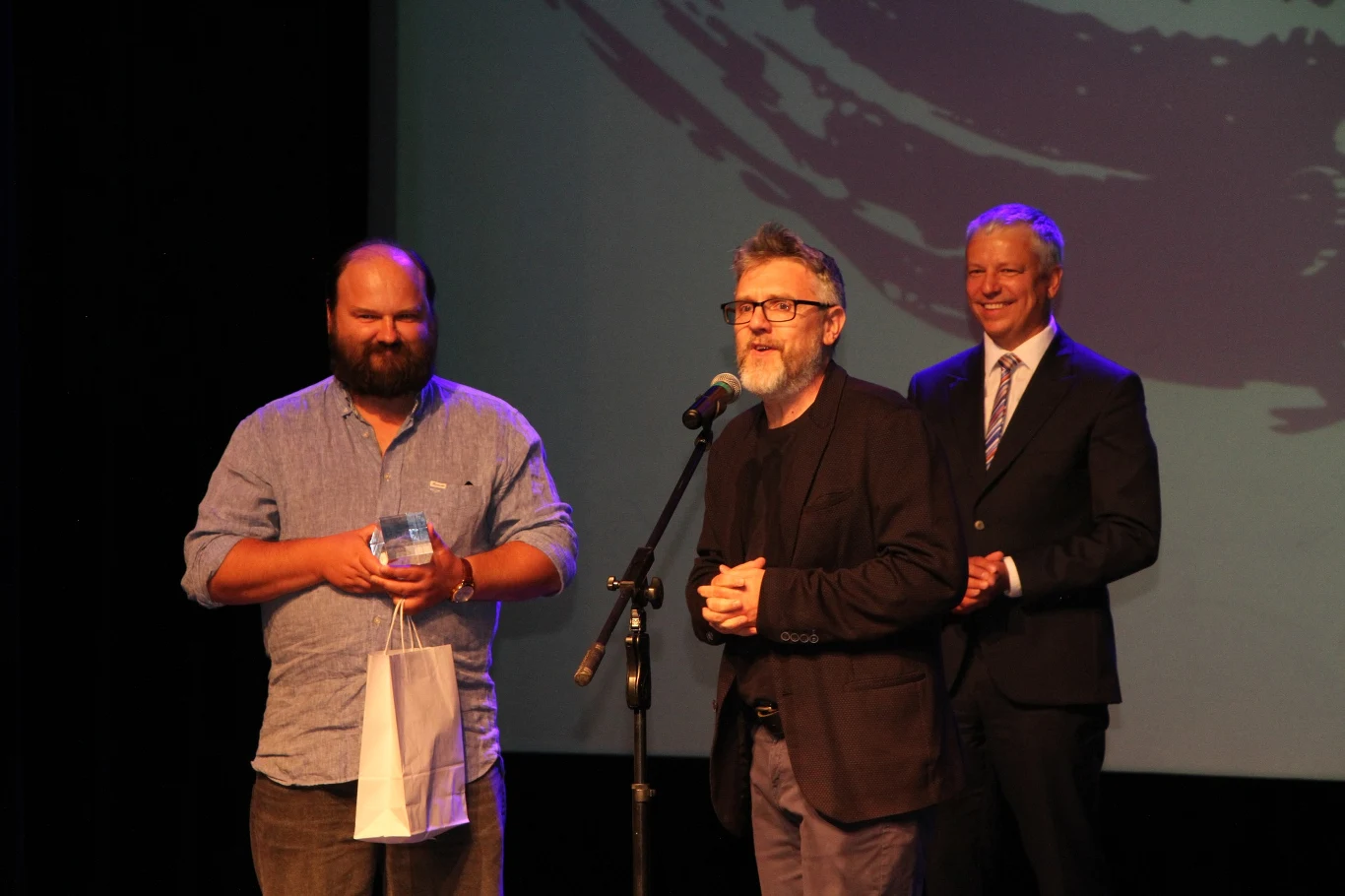 Lato z Muzami 2023: Sebastian Stankiewicz, Krzysztof Spór i burmistrz Nowogardu Robert Czapla Lato z Muzami 2023: Sebastian Stankiewicz, Krzysztof Spór i burmistrz Nowogardu Robert Czapla