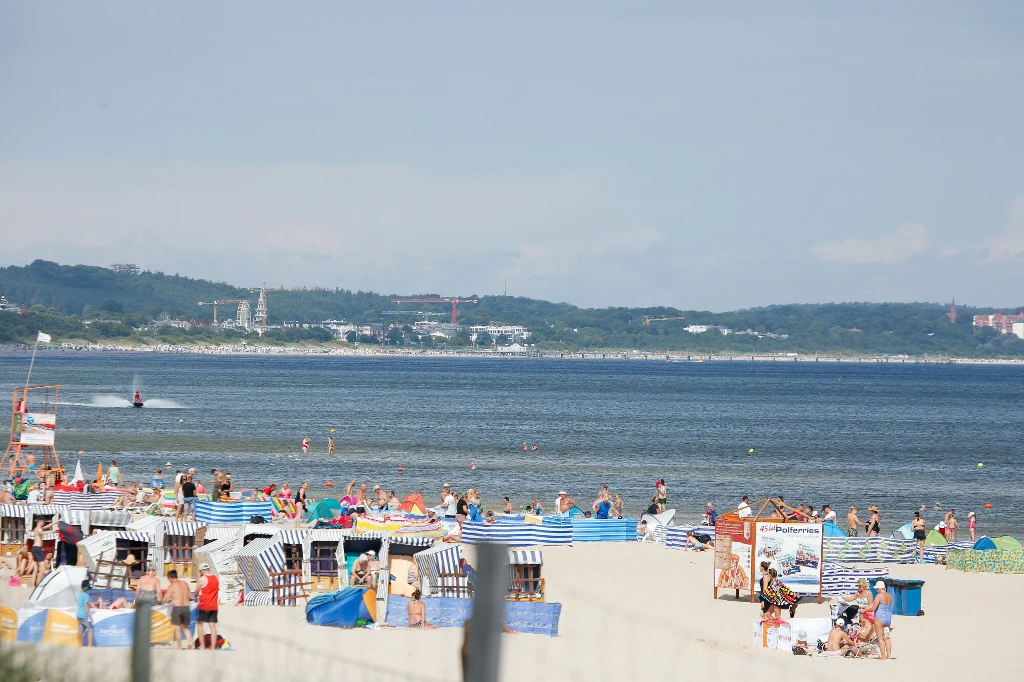 Plaże w Świnoujściu i innych miastach zachodniego wybrzeża przyciągają Niemców