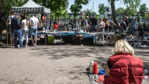 Sprzedawcy na bazarach nie mają szans w konkurencji dyskontami? Na zdj. Bazar Olimpia na warszawskiej Woli