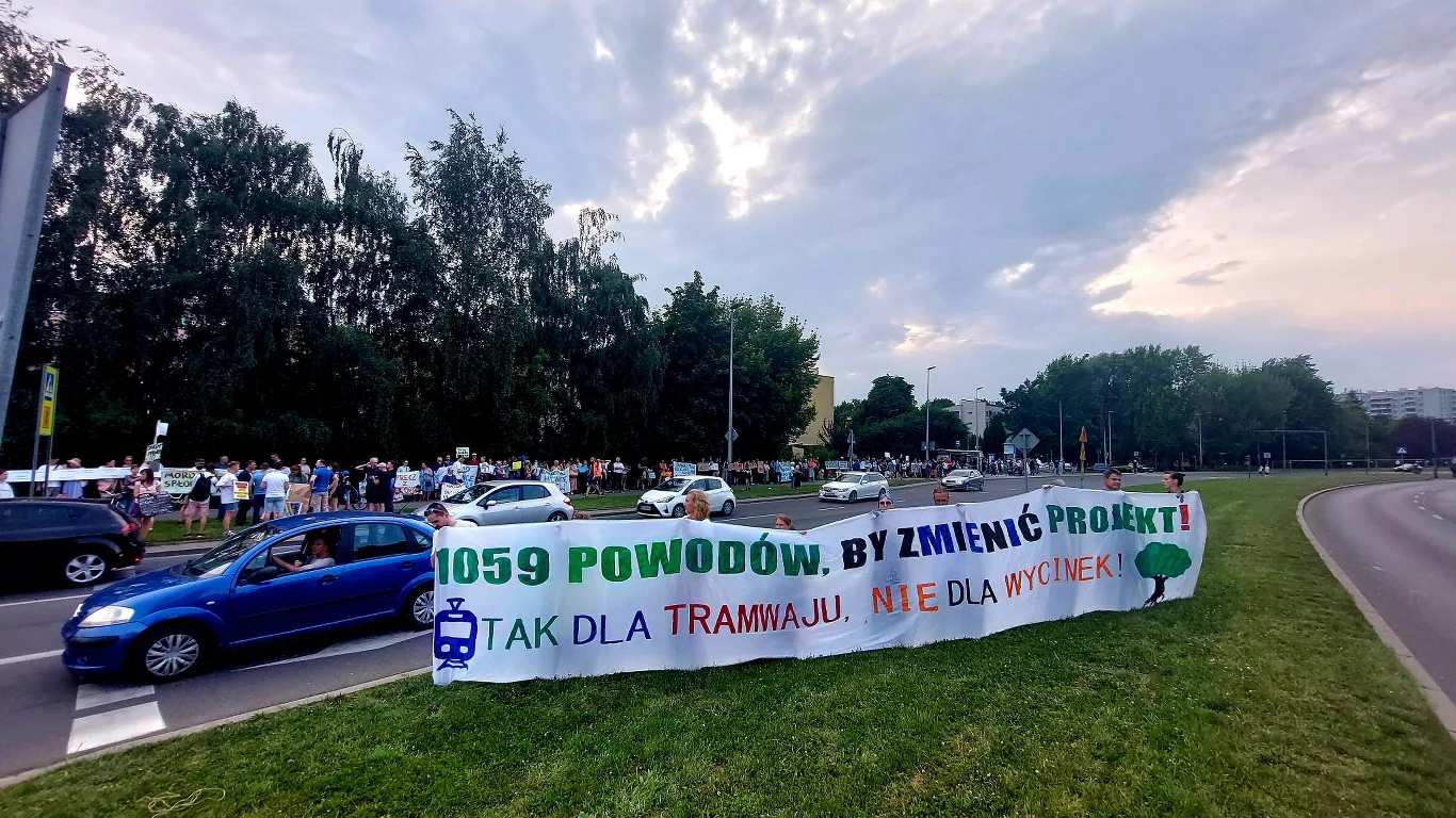 Mieszkańcy pojawili się na sesji rady miasta, organizowali protesty wzdłuż planowanej inwestycji, wysłali pisma do władz miasta.
