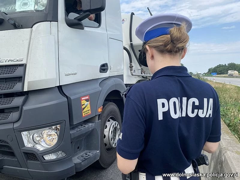 Policjanci z dolnego śląska kontrolowali autostrady i ekspresówki i wystawili 60 mandatów za nieprawidłowe wyprzedzanie