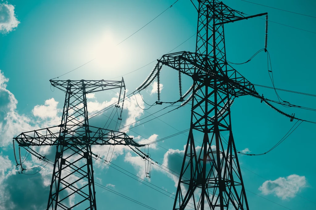 Rozwój OZE napotyka na przeszkody związane z niewydolnością starych sieci energetycznych. Potrzebne są wielkie pieniądze na modernizację. Zdj. ilustracyjne