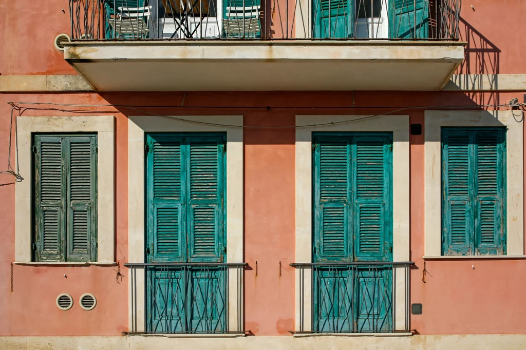 Włosi radzą sobie z upałami w mieszkaniach poprzez zamykanie w trakcie dnia okiennic