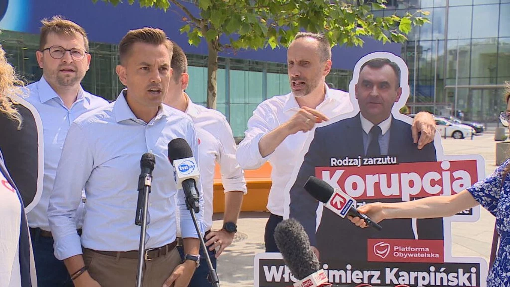 Awantura podczas konferencji PO. Janusz Kowalski przekrzykiwał posłów opozycji Awantura podczas konferencji PO. Janusz Kowalski przekrzykiwał posłów opozycji
