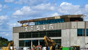 Tesla chce rozbudować swój zakład produkcyjny pod Berlinem i rzucić rękawicę Volkswagenowi