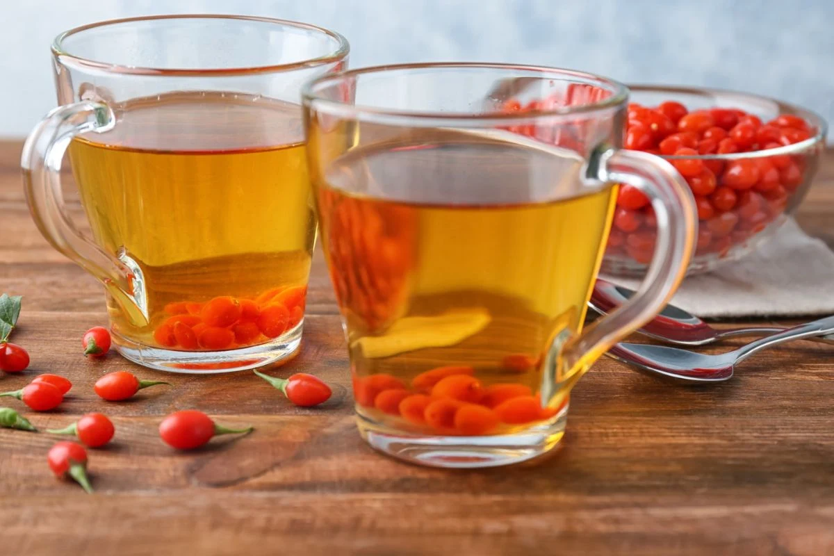 Z jagód goji można przygotować napar lub dodać je do gotowych mieszanek herbacianych Z jagód goji można przygotować napar lub dodać je do gotowych mieszanek herbacianych
