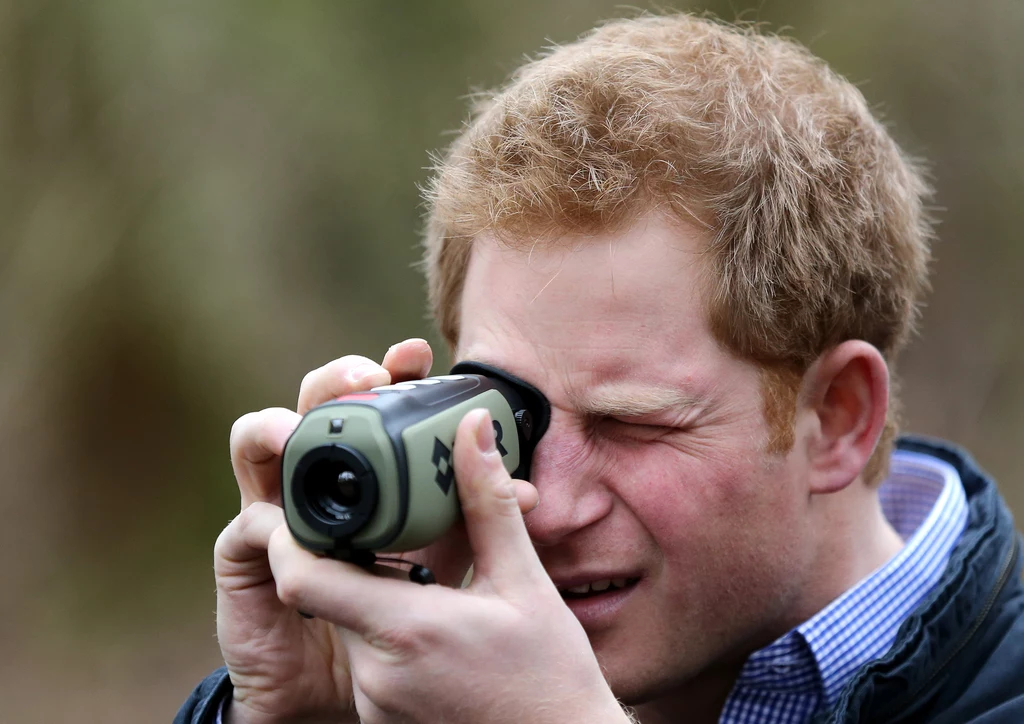 Brytyjski książę Harry w patrolu w Fourstones w Anglii chroniącym wiewiórki rude przed inwazją