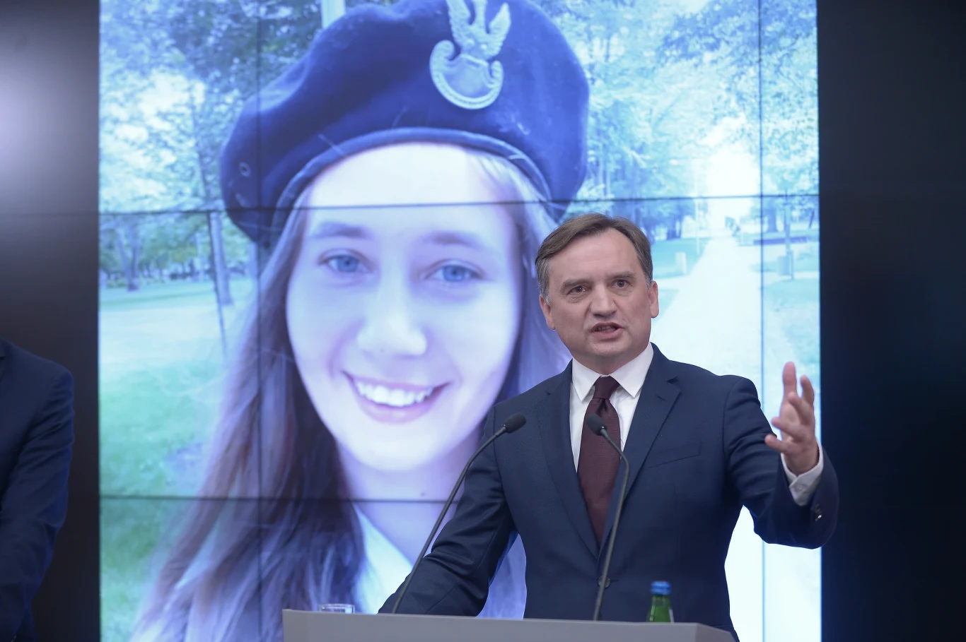 Zbigniew Ziobro podczas briefingu prasowego. Spotkanie dotyczyło działań w sprawie Mariki Zbigniew Ziobro podczas briefingu prasowego. Spotkanie dotyczyło działań w sprawie Mariki
