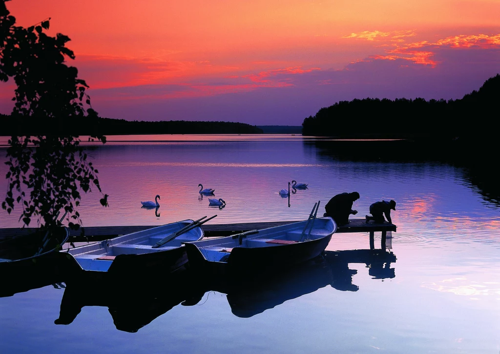 Jezioro Gim po zachodzie słońca prezentuje się niezwykle spektakularnie