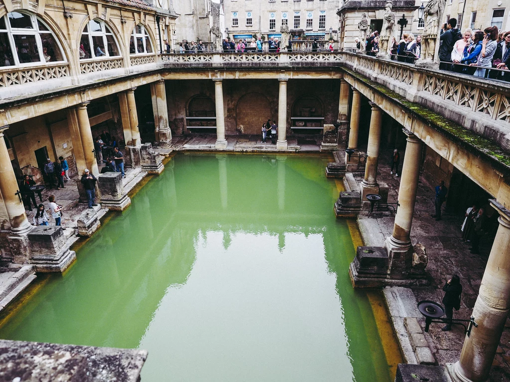 W angielskim Bath turyści umiłowali sobie łaźnie rzymskie