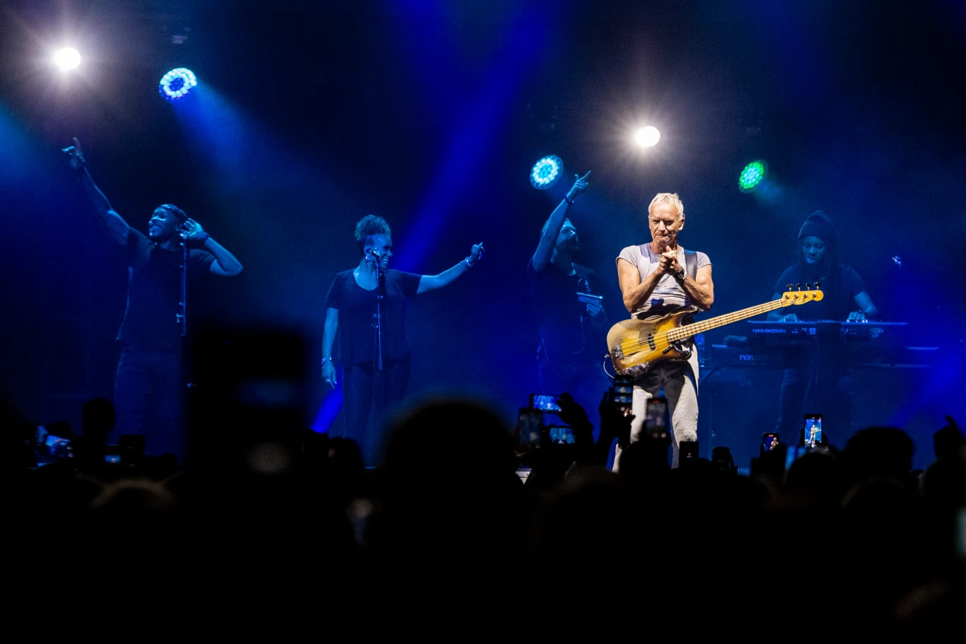 W trakcie koncertu muzyk nie opowiadał anegdot, ale miał za to świetną relację z publiką