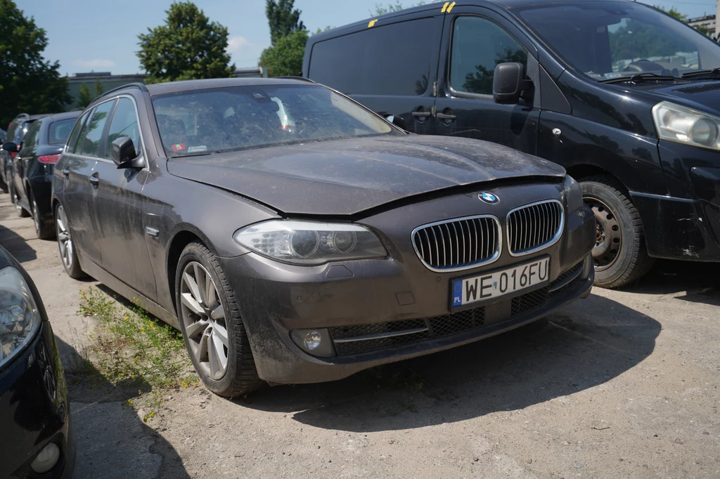 Porzucone w Warszawie BMW 530d sprzedano za prawie 40 tys. zł 