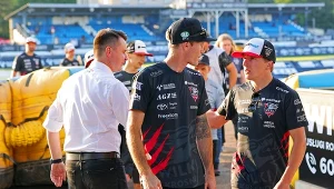 Prezes Grzegorz Leśniak, Jason Doyle i Andrzej Lebiediew.