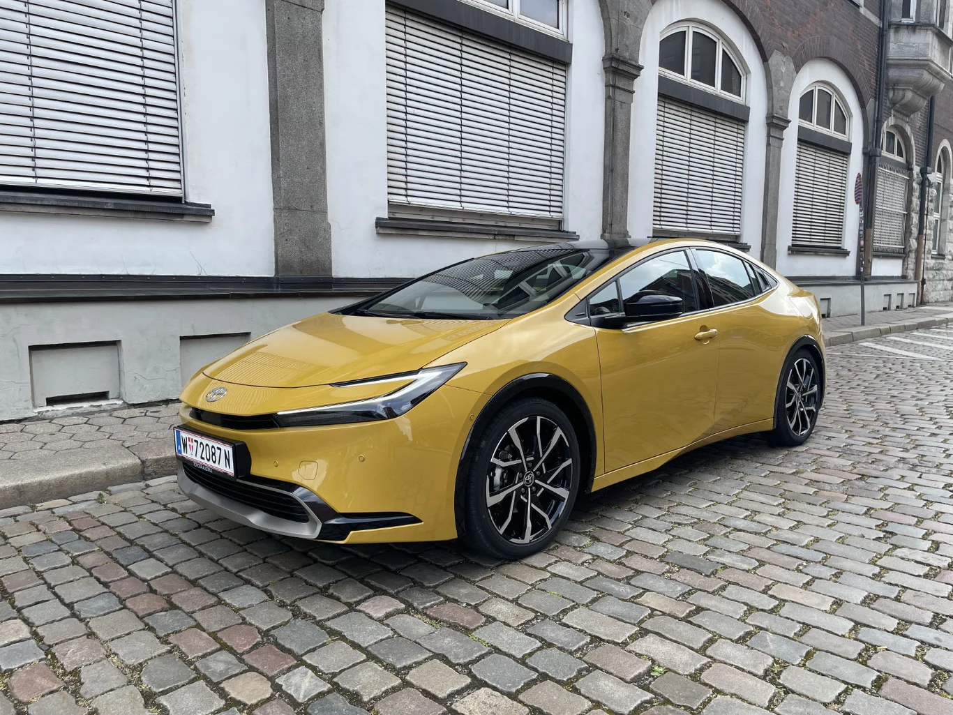 Toyota Prius to samochód, który stał się ikoną wśród taksówkarzy. Także w Polsce. Na 25-lecie modelu, Toyota przedstawiła 5 generację Priusa, którego do tej pory wyprodukowano około 5 milionów sztuk