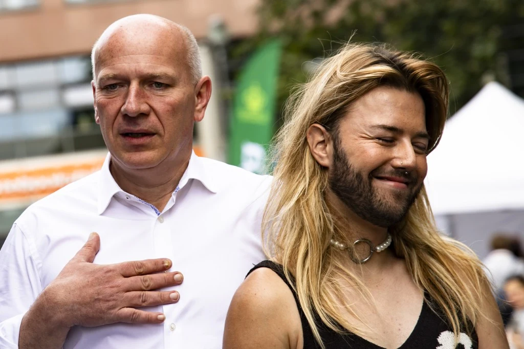 Burmistrz Berlina Kai Wegner (po lewej) zrównał Polskę z Ugandą. Mówił o osobach LGBT+ Burmistrz Berlina Kai Wegner (po lewej) zrównał Polskę z Ugandą. Mówił o osobach LGBT+