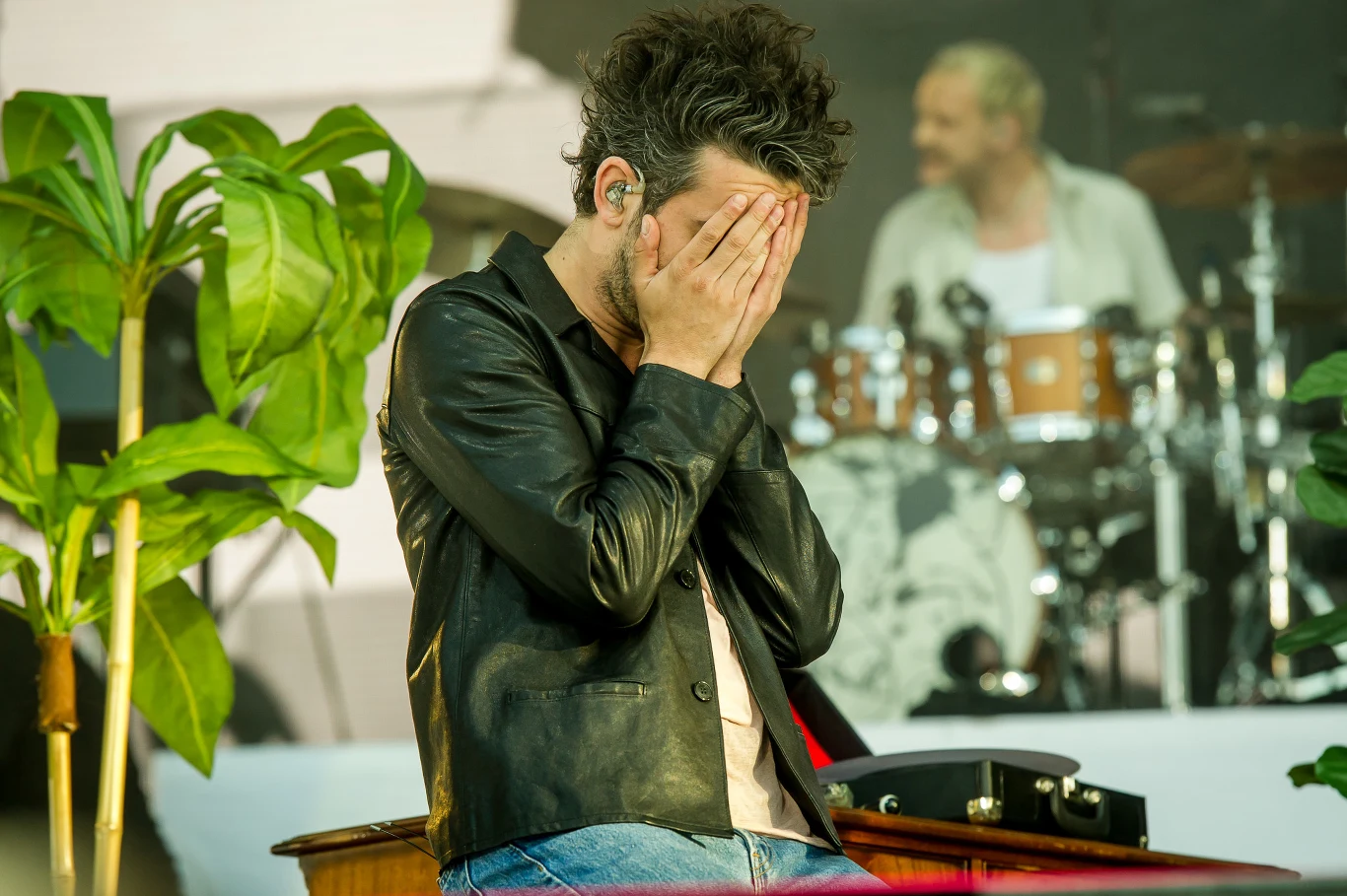 Matty Healy (The 1975) na scenie Matty Healy (The 1975) na scenie