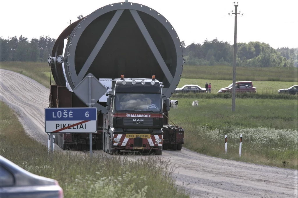 Tak wyglądał transport reaktora, który w 2008 roku dla Orlenu zrealizowały Mammoet. Nowy transport będzie prawdopodobnie znacznie większy / fot. Orlen Lietuva