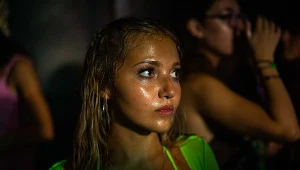 Mia McKenna-Bruce w filmie "How to Have Sex"