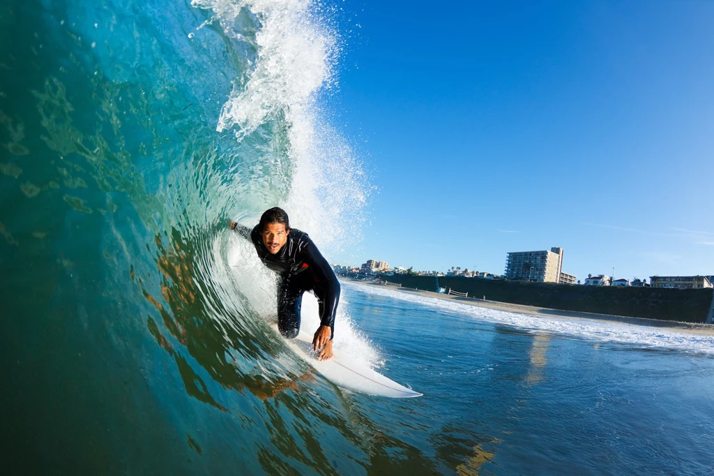 Surfing, windsurfing i kitesurfing zaliczają się do sportów wysokiego ryzyka