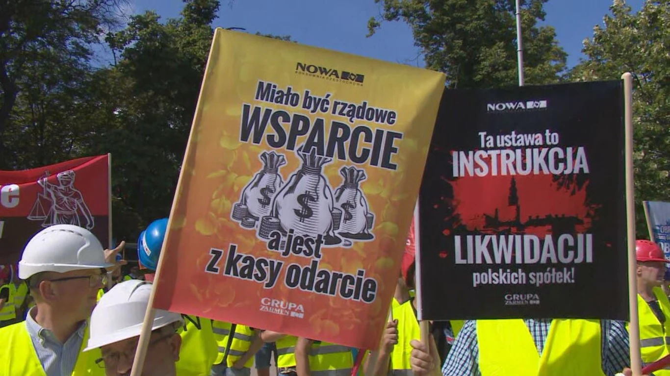 Transparenty podczas protestu Koksowni Częstochowa Nowa Transparenty podczas protestu Koksowni Częstochowa Nowa