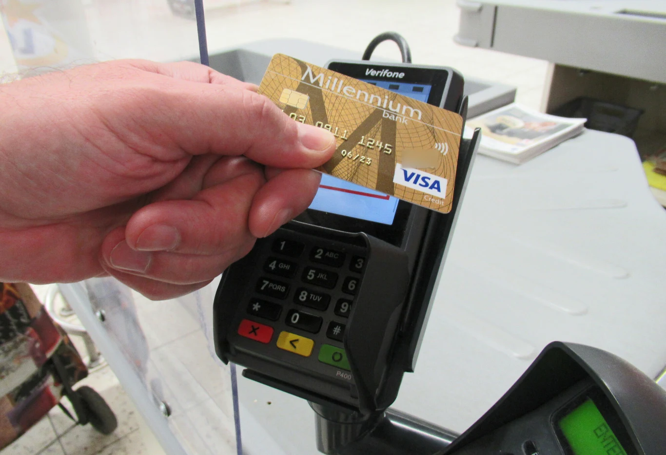 Płacisz kartą i nie bierzesz potwierdzenia płatności? Na twoim koncie może brakować sporych sum Płacisz kartą i nie bierzesz potwierdzenia płatności? Na twoim koncie może brakować sporych sum