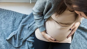 Ciężarna odczuwa stan dziecka. Groźne objawy "przechodzą" na matkę