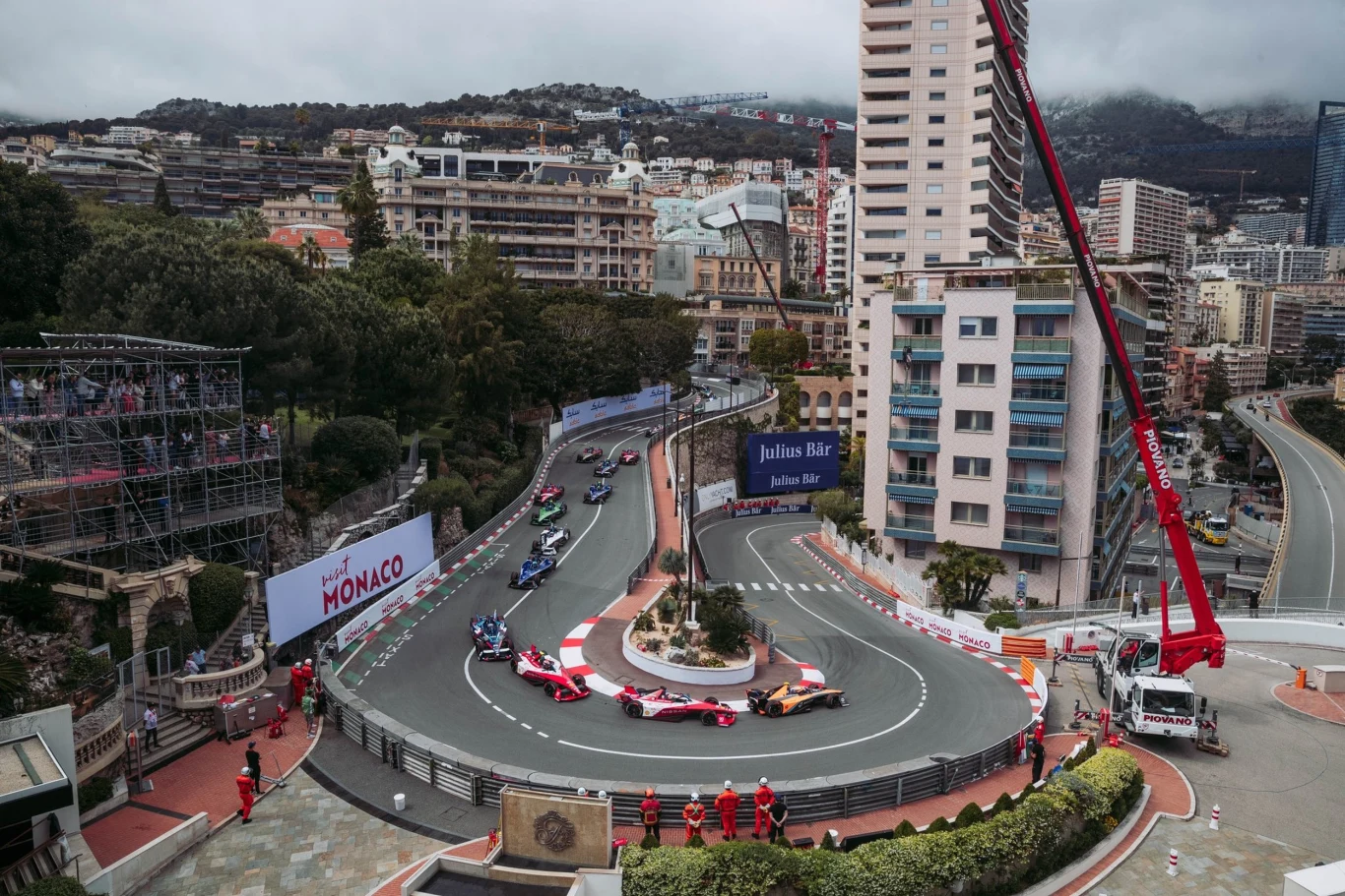 Jeden ze słynnych zakrętów podczas wyścigu w Monako (fot. Adam Pigott)