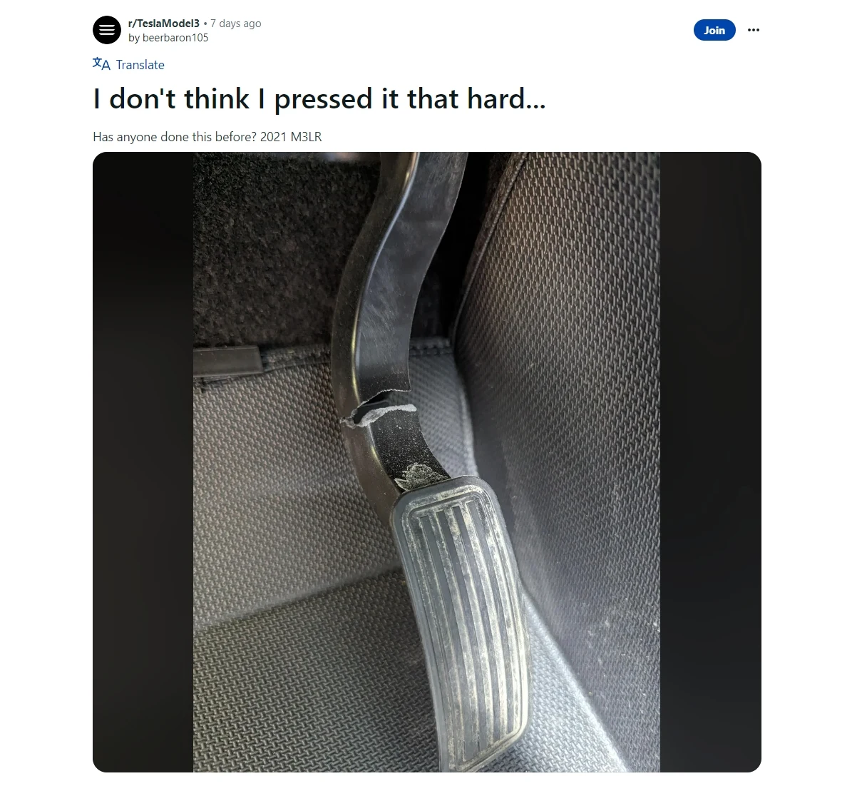 Pękający pedał w Tesli. Fot. Reddit @beerbaron105 Pękający pedał w Tesli. Fot. Reddit @beerbaron105