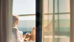 Jak prać stój kąpielowy? Powszechny błąd niszczy materiał