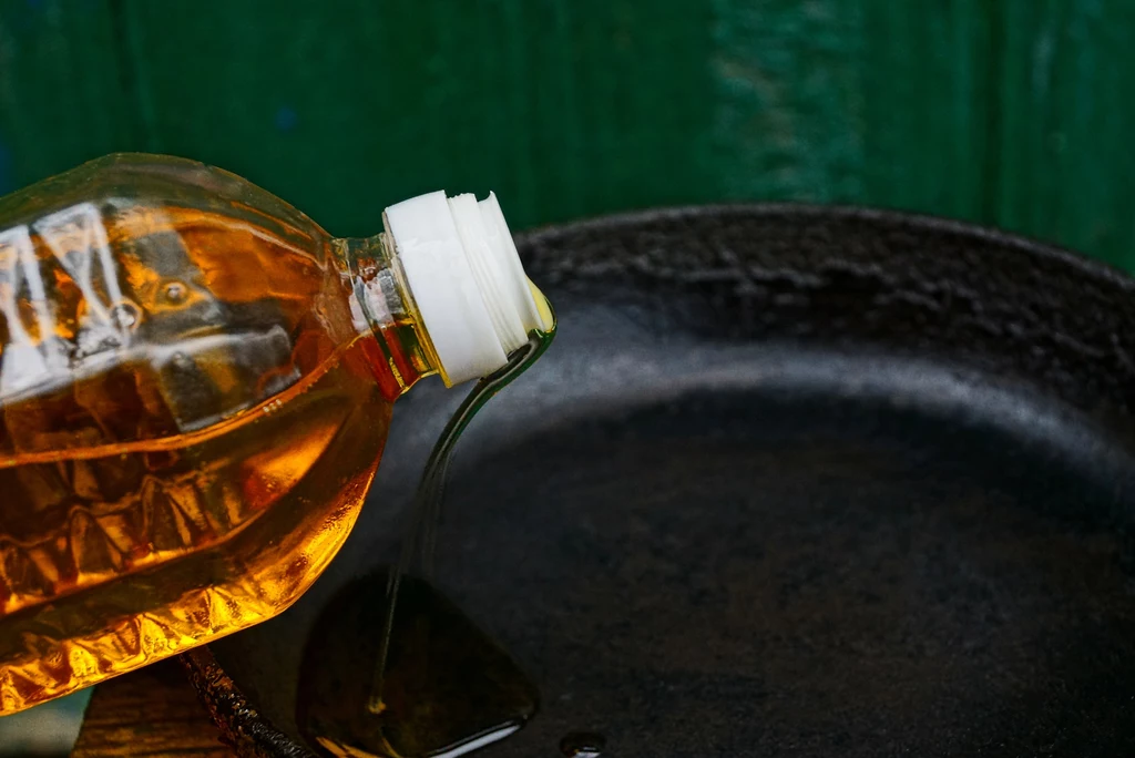 Lek. Helim-Sobkowiak twierdzi, że olej rzepakowy spożywany zarówno na ciepło jak i zimno, może być niebezpieczny dla zdrowia