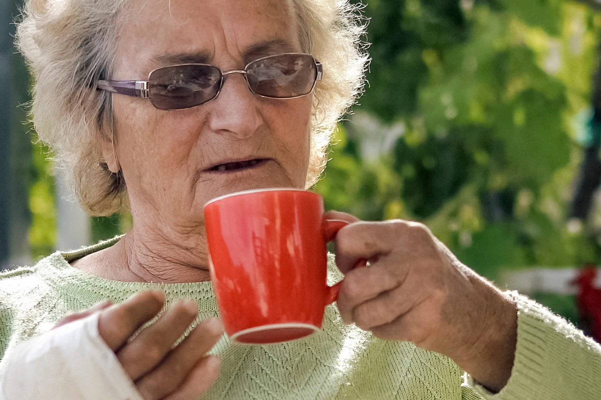 Melisa działa uspokajająco. To nie jedyne zalety jej regularnego picia Melisa działa uspokajająco. To nie jedyne zalety jej regularnego picia