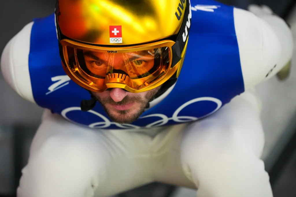 Szwajcar Killian Peier na skoczni olimpijskiej