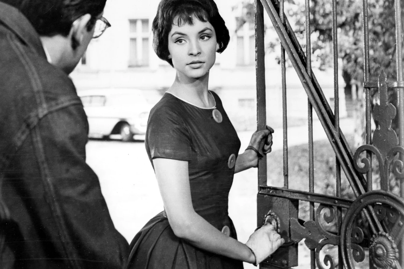 Teresa Tuszyńska w filmie "Do widzenia, do jutra" Teresa Tuszyńska w filmie "Do widzenia, do jutra"