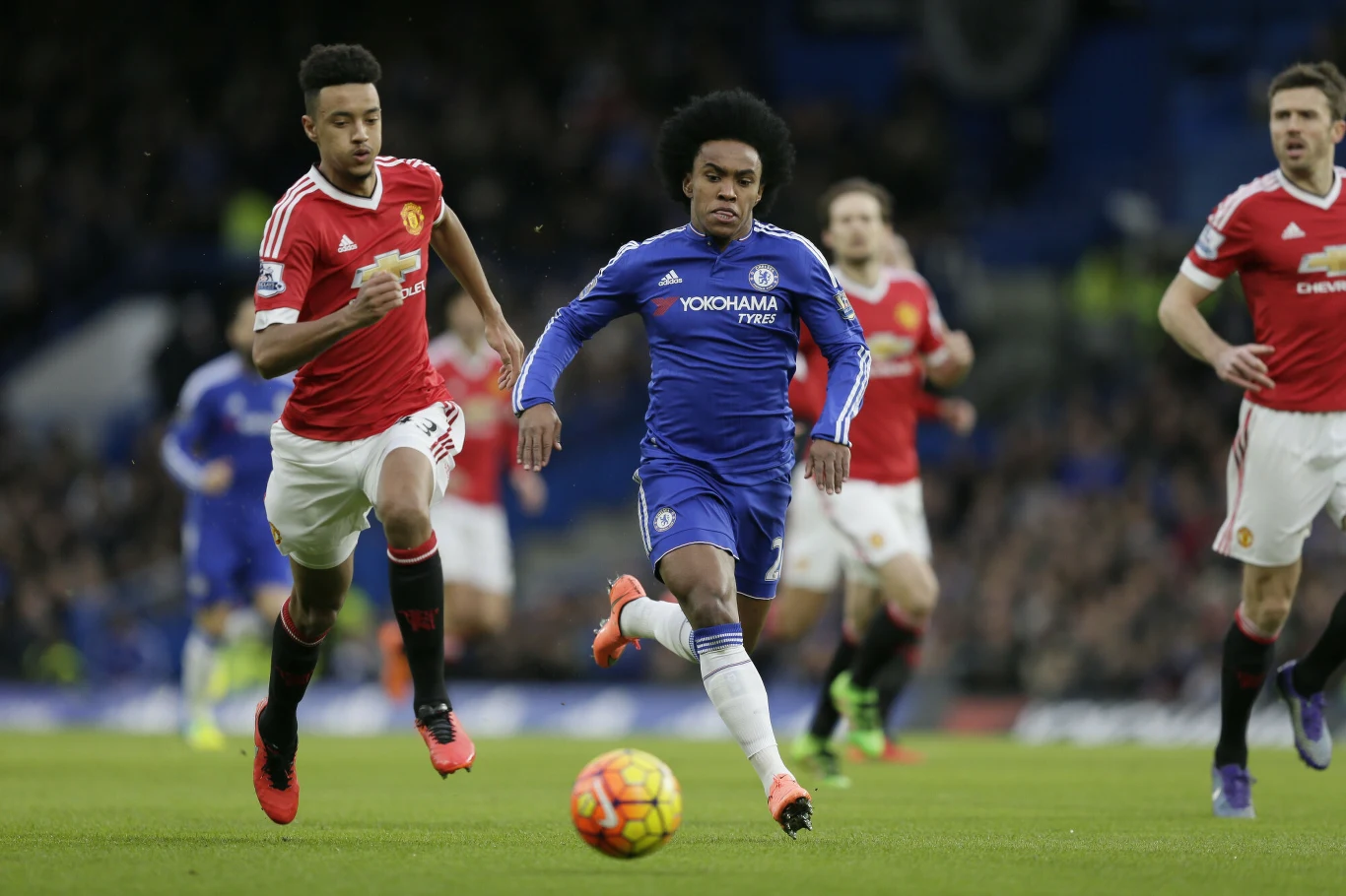 Cameron Borthwick-Jackson (z lewej) ma za sobą 10 występów w Premier League