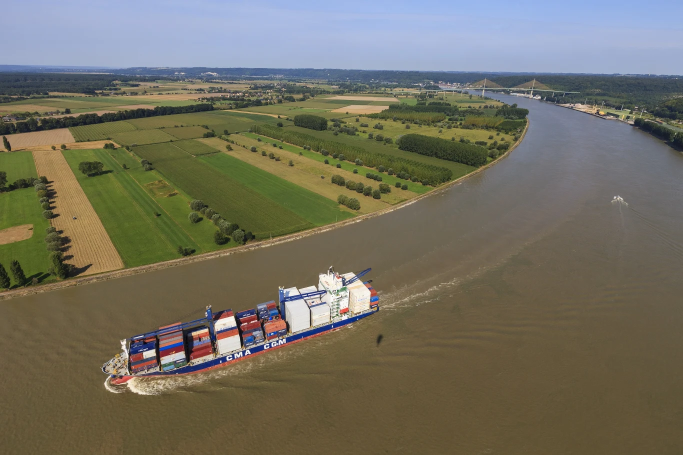 Niski poziom wody w Renie (Niemcy) jest problemem dla tamtejszej gospodarki Niski poziom wody w Renie (Niemcy) jest problemem dla tamtejszej gospodarki