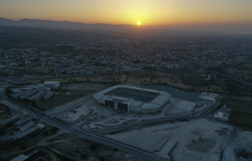 Czy to na oddanym rok temu do użytku Alhamega Stadium w Limassol powalczą już wkrótce piłkarze Rakowa Częstochowa? Aris jest już praktycznie pewny awansu Czy to na oddanym rok temu do użytku Alhamega Stadium w Limassol powalczą już wkrótce piłkarze Rakowa Częstochowa? Aris jest już praktycznie pewny awansu