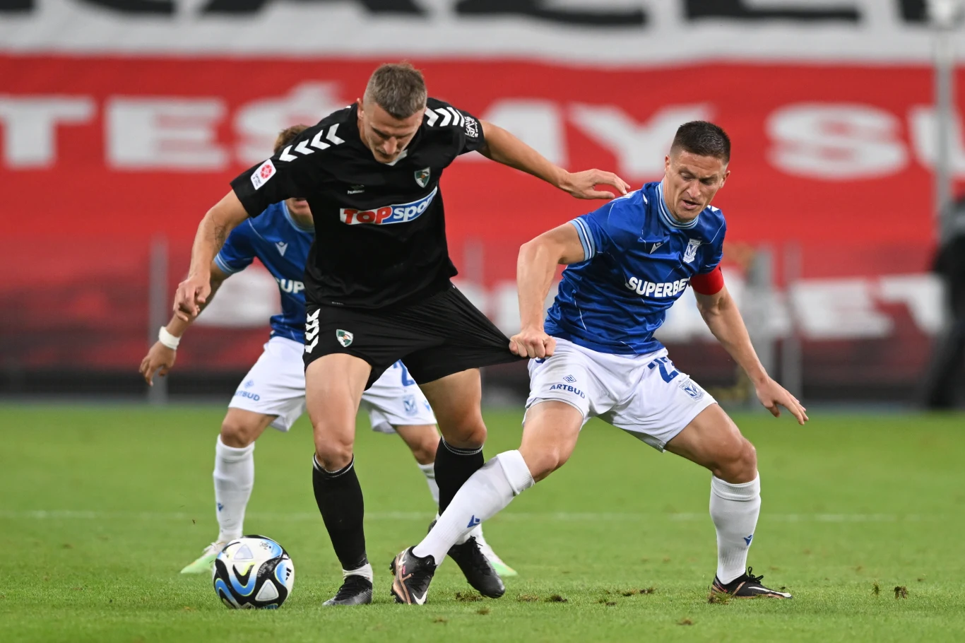 Radosław Murawski w starciu z Edvinasem Girdvainisem