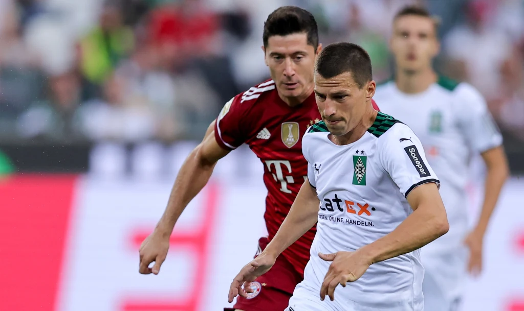 Robert Lewandowski i Stefan Lainer Robert Lewandowski i Stefan Lainer