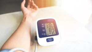 Jak obniżyć ciśnienie bez tabletek? Te domowe sposoby dadzą szybki efekt