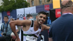 Maher Ben Hlima na mecie - nowy mistrz Polski w chodzie na 10000 metrów