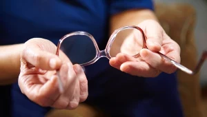 Komu przysługuje dopłata do okularów od pracodawcy?