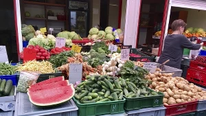 ​Ten owoc nie ma prawie żadnych kalorii. Świetnie sprawdzi się w upalne dni