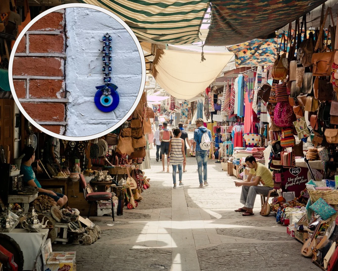 Co symbolizuje amulet często przywożony przez turystów z wakacji?