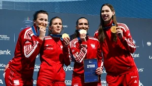 Mistrzynie świata podczas ceremonii medalowej. Ewa Trzebińska druga od lewej 