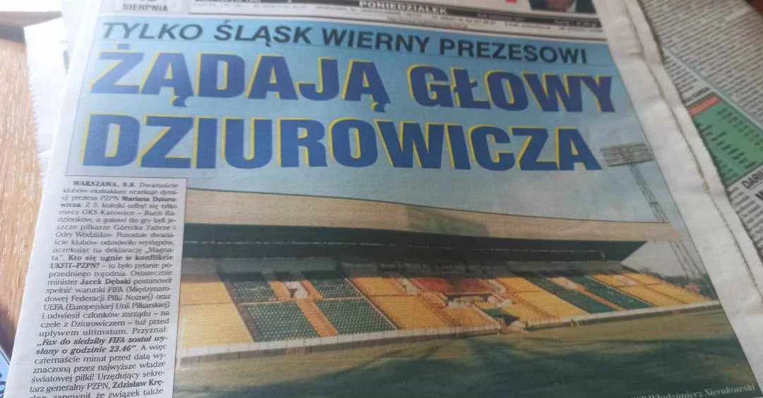 7-9 sierpnia 1998 r. - strajk klubów Ekstraklasy przeciw prezesowi PZPN, Marianowi Dziurowiczowi - okładka "Przeglądu Sportowego" 7-9 sierpnia 1998 r. - strajk klubów Ekstraklasy przeciw prezesowi PZPN, Marianowi Dziurowiczowi - okładka "Przeglądu Sportowego"