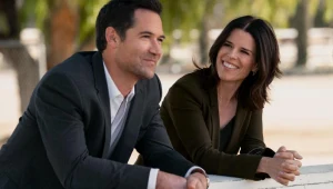 "Prawnik z lincolna": Manuel Garcia-Rulfo, Neve Campbell