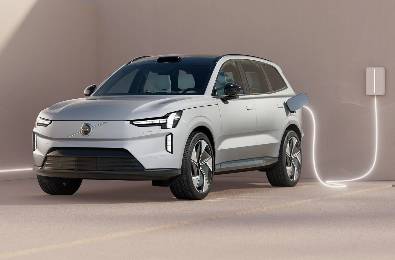 Volvo EX90 udowadnia, że napęd elektryczny doskonale pasuje do rodzinnego SUV-a