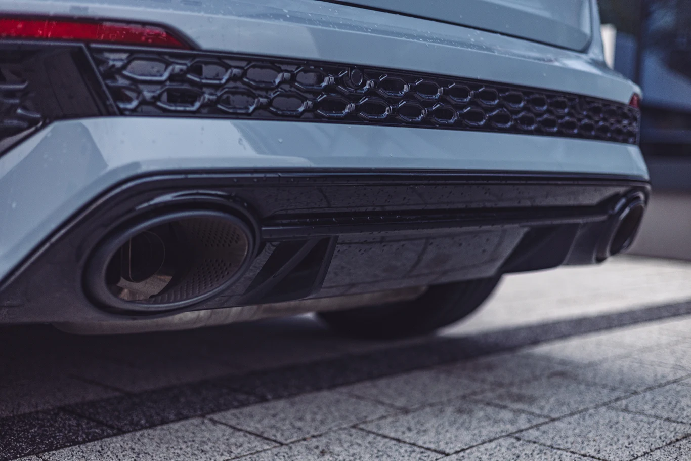 Niemal wszystkie samochody spalinowe będą miały problemy, by spełnić nowe wymagania. 